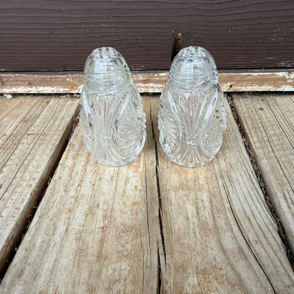 Vintage Salt and Pepper Shakers Clear Cut Glass Pinwheel Starburst Pattern